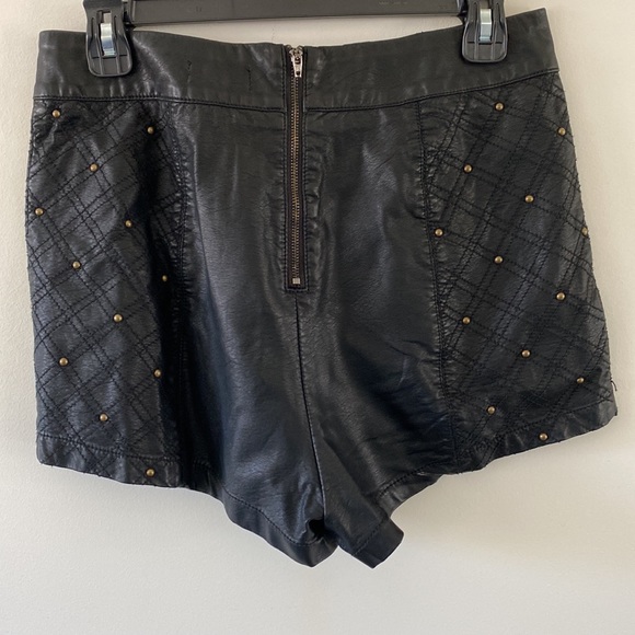 Silence + Noise Faux Black Leather Studded Shorts. Size 10 - Picture 3 of 6